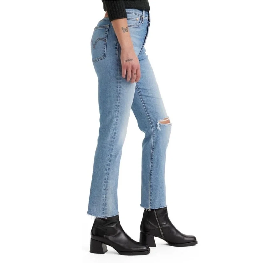 NWT Levi's Wedgie Straight High Rise Light Wash Jeans 26x28‎ – Size 26